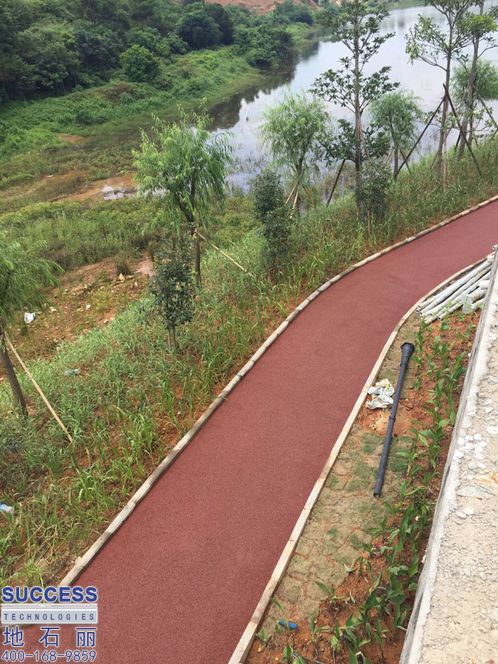 廣州地石麗惠州雙壁灣環(huán)湖綠道透水地坪項目